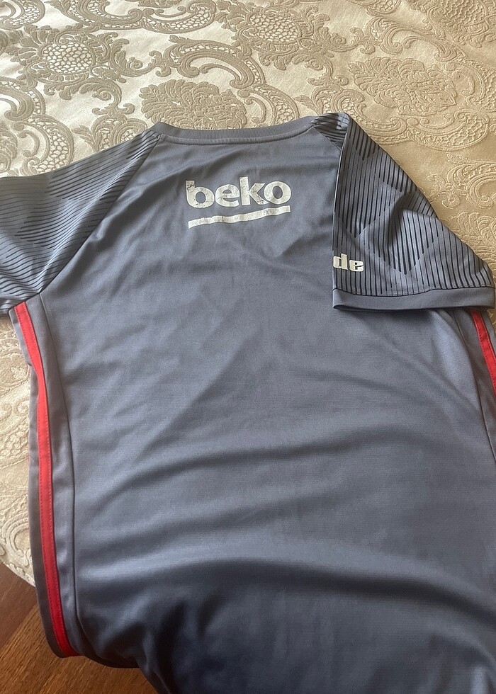 Beşiktaş 2017-18  bayan forma - Görsel 3