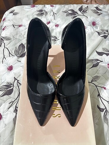 Siyah stiletto ayakkabı