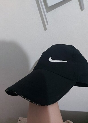 Nike şapka.(orijinal degil)