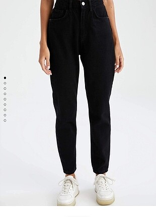 Lina Mom Jean 