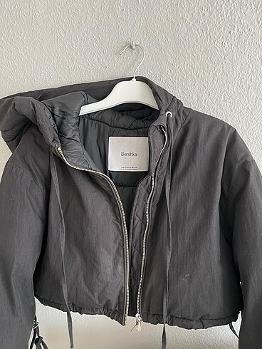 Bershka siyah şişme mont