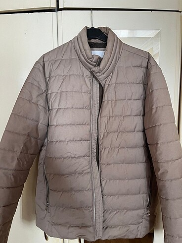Zara Mont