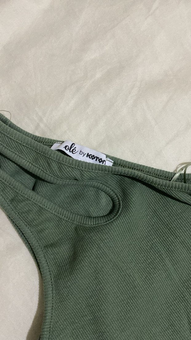 Yeşil Yüksek Yakalı Kadın Atlet - Görsel 2