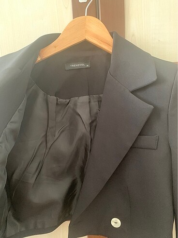 34 Beden siyah Renk Trendyolmilla Crop blazer ceket
