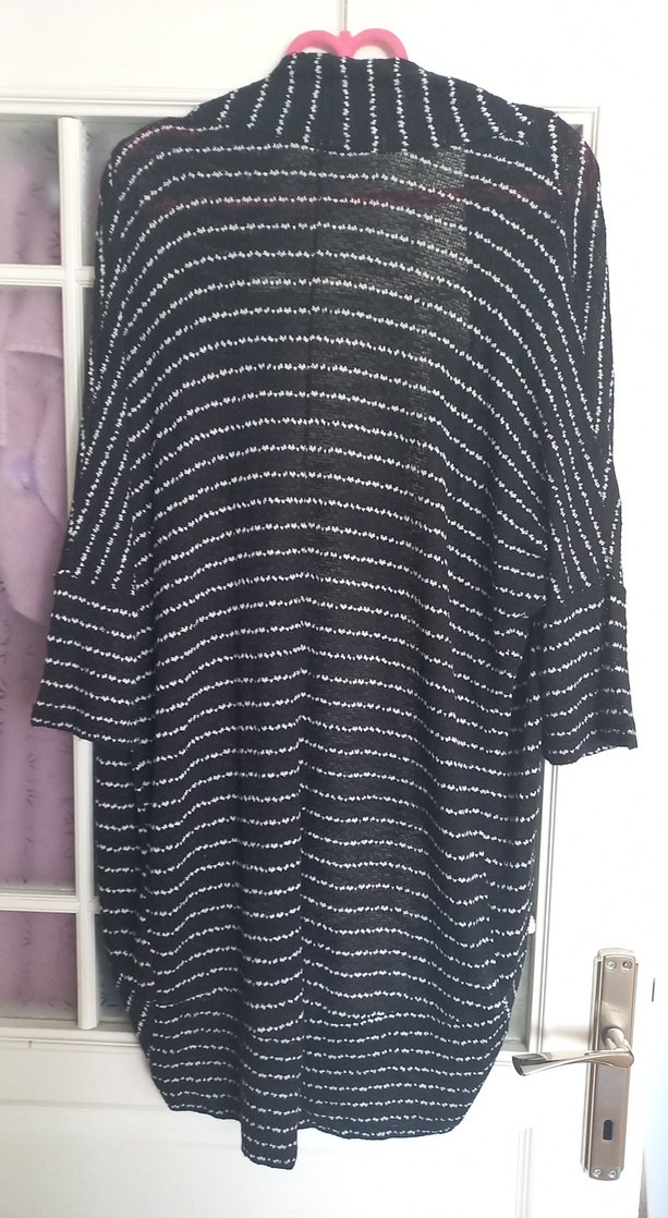 Siyah Beyaz Çizgili Uzun Hırka - Görsel 2