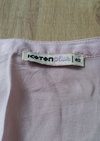 Pembe V Yaka Düğmeli Gömlek - Görsel 3