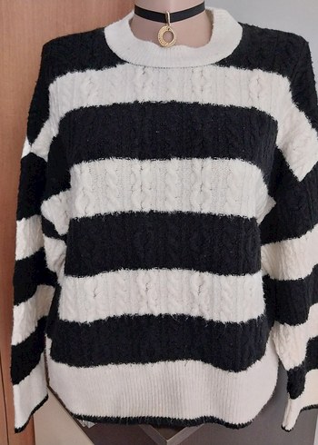 Siyah ekru yumuşacık dokulu şık kazak - Görsel 2