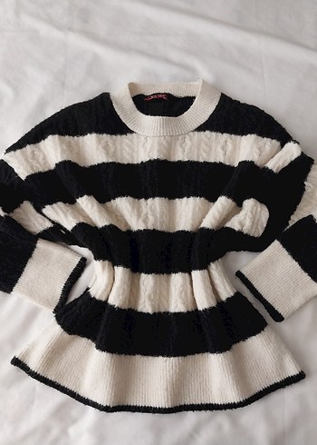 Siyah ekru yumuşacık dokulu şık kazak - Görsel 4