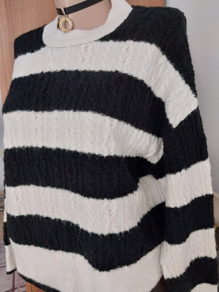 Siyah ekru yumuşacık dokulu şık kazak - Görsel 3