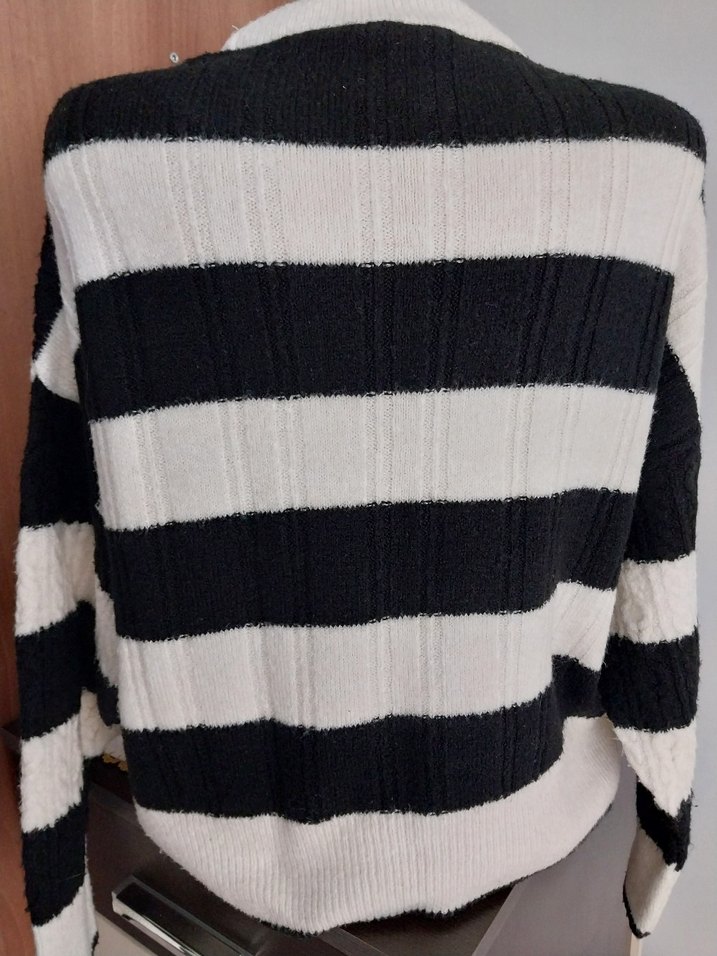 Siyah ekru yumuşacık dokulu şık kazak - Görsel 5