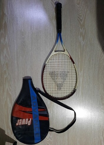 Yetişkin tenis raketi