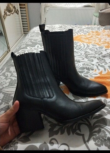 37 numara siyah bot sıfır
