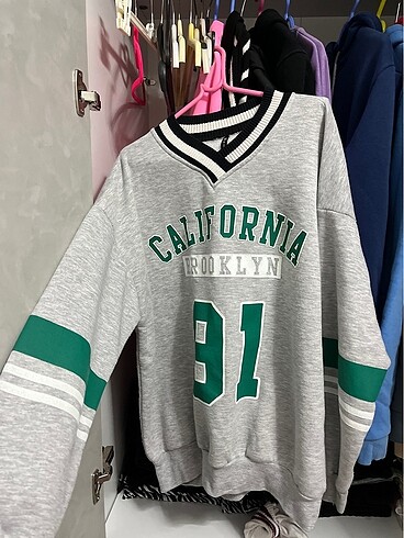 V yaka sweatshirt