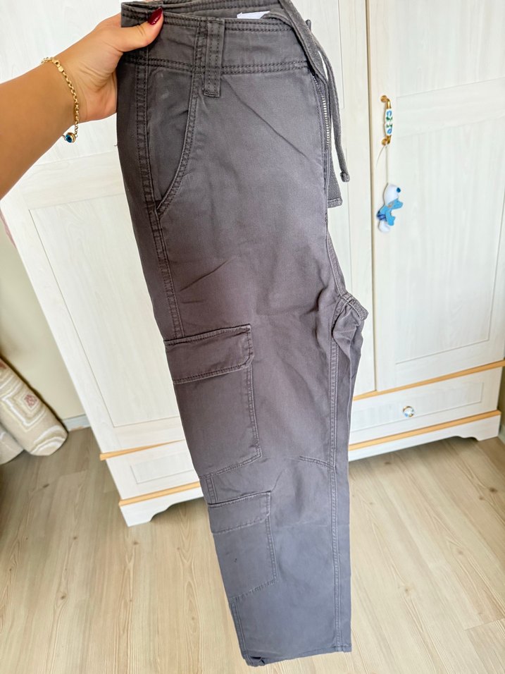 Bershka Haki Bağcıklı Rahat Pantolon — görsel 2/2