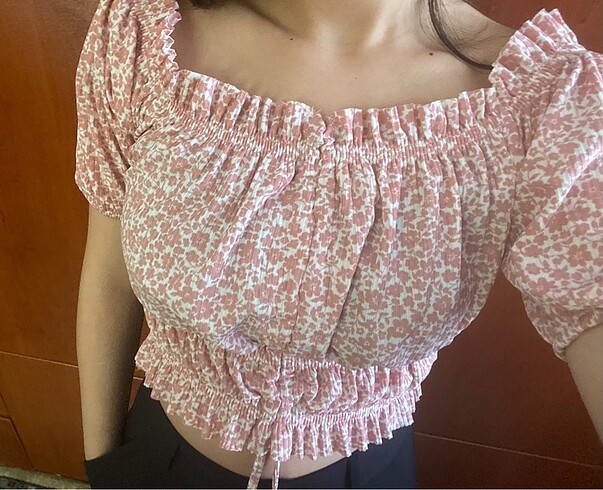 Zara pembe çiçekli crop bluz