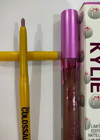 Kylie Cosmetics Makyaj malzemeleri ruj & lipstick