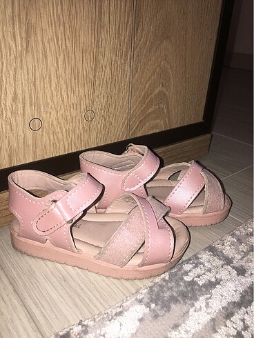 Lcw kız bebek sandalet