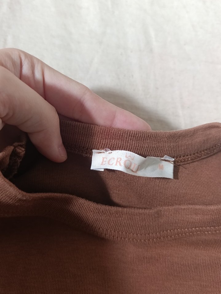 Kelebek Baskılı Kahverengi Tişört - Görsel 2