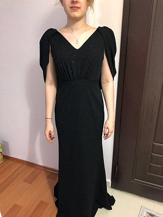 38 Beden Etiketi üstünde simli siyah balık model abiye