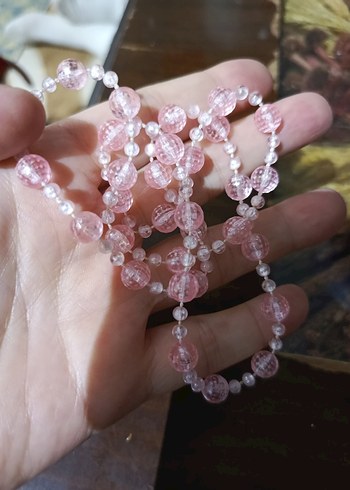 pembe kolye