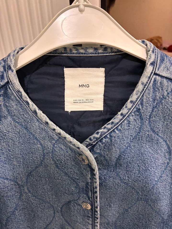Mango Orijinal. Nakışlı Düğmeli Mavi Denim Ceket - Görsel 3