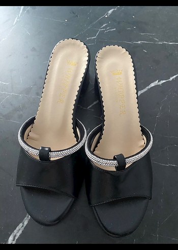 Topuklu gelin terliği