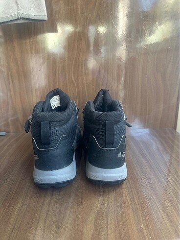 37,5 Beden Adidas goretex terrex kışlık kalın bot