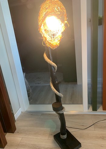 Bej Halatlı Koyu Renk Ayaklı Lamba