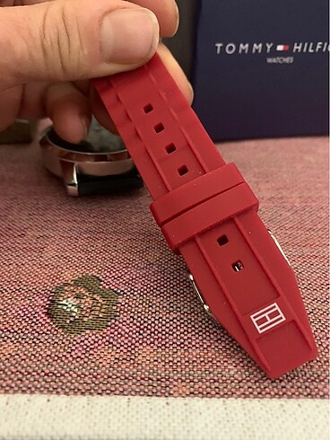 Beden kırmızı Renk ORİJİNAL TOMMY HILFIGER SAAT