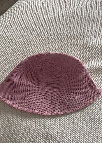 Zara Pembe modern şapka