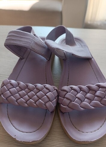 Deichmann 33 numara sandalet