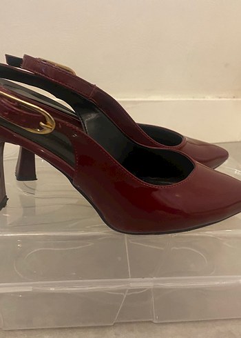 Bordo Parlak Yılan Desenli Tokalı Stiletto