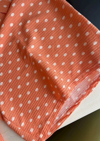 Puantiyeli Turuncu Midi Şort - Görsel 3