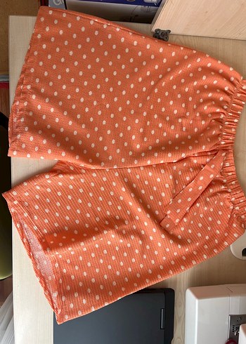 Puantiyeli Turuncu Midi Şort - Görsel 4