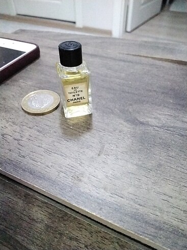 Beden Renk Vintage Chanel No. 19 Eau de Toilette Paris Minyatür Parfüm 4ml.