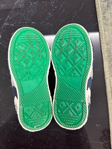 28 Beden mavi Renk Benetton çocuk ayakkabı