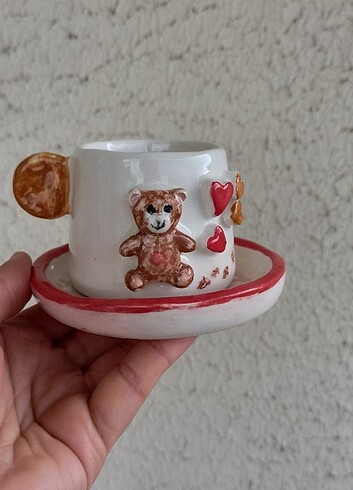 Ayıcıklı, kalpli türk kahvesi fincanı.