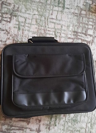 Laptop çantası yeni gibidir