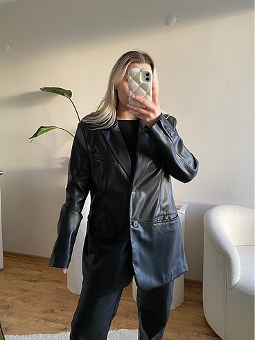 l Beden Siyah Deri Blazer