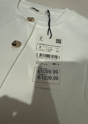 s Beden Düğmeli Beyaz Yelek