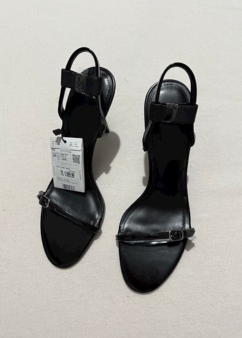 39 Beden Siyah Tokalı İnce Topuklu Kadın Stiletto Sandelet