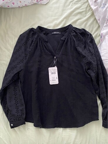 Zara kolları çiçek desenli bluz