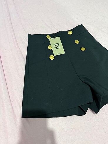 Zara düğme detaylı şort