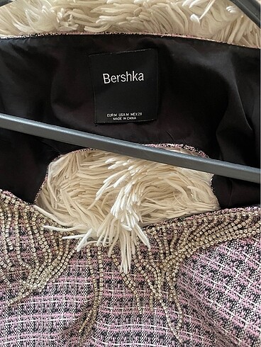 m Beden Bershka üst