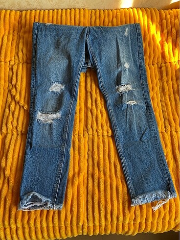 32 Beden mavi Renk STRADİVARİUS LAZER KESİM JEANS