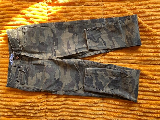 xs Beden ZARA KAMUFLAJ DESENLİ JEANS