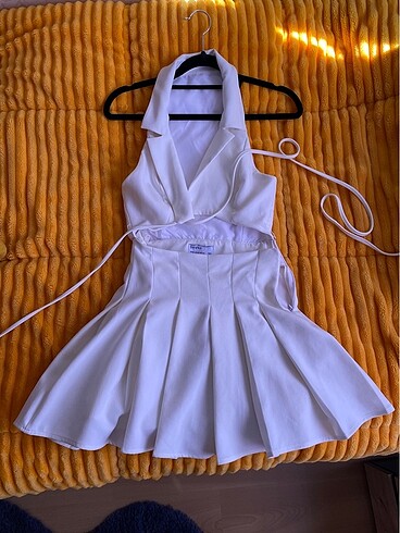 BERSHKA VİRAL BEYAZ ELBİSE