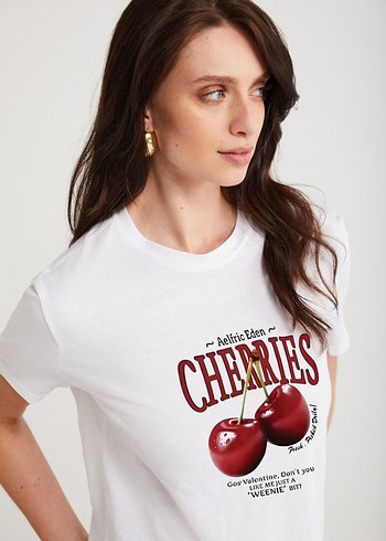 Beyaz Cherries Kiraz Baskılı Tişört