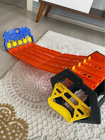 Hotwheels kıvrılan 5 ki yarış pisti