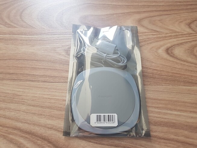 Spigen Kablosuz hızlı şarj aleti